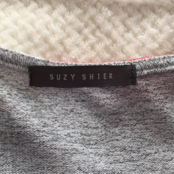 Suzy Shier. Spring top. Zipper neckline. Size US M. Used, very good condition. - Picture 3 of 6